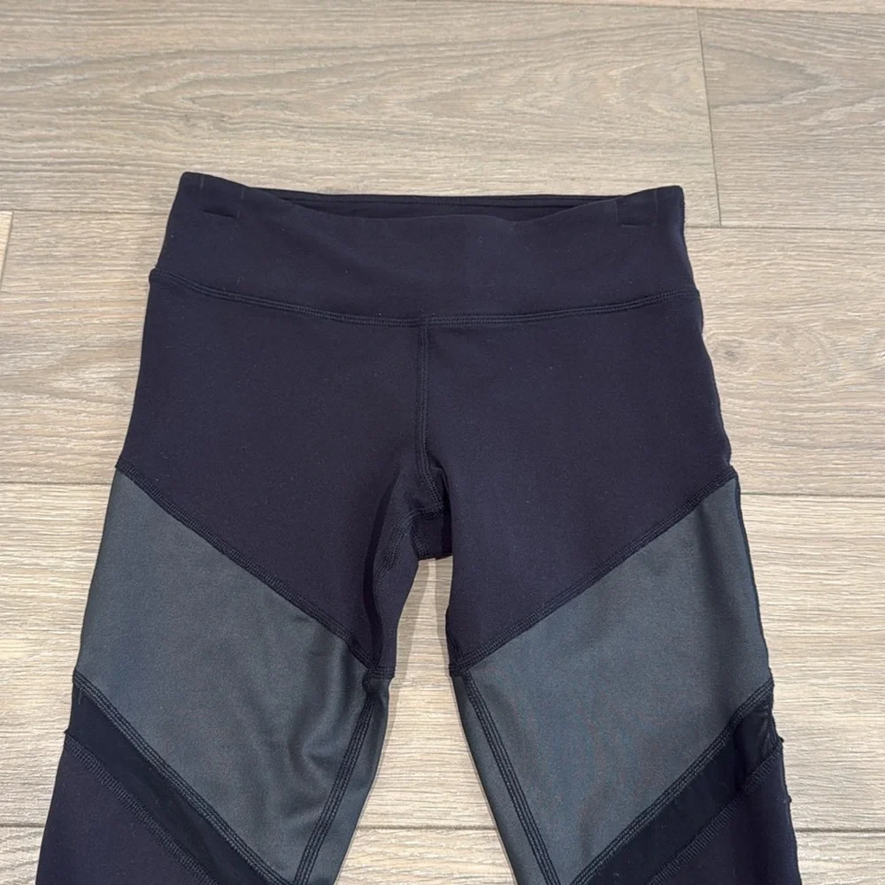 ALO YOGA Black Glossy Sheila‎ Tonal Mesh Panel High-Waist Active Leggings Size S